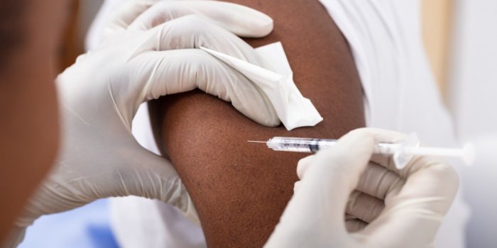 Vaccin contre le coronavirus : il aura bel et bien des effets secondaires
