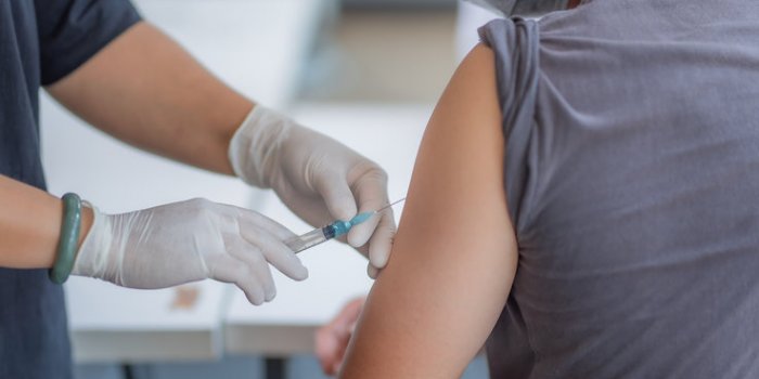 AstraZeneca : quels pays ont suspendu l'administration du vaccin anti-Covid ?