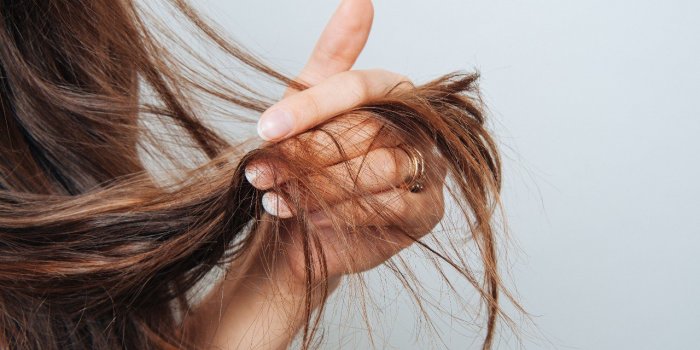 Alzheimer : des symptÃ´mes visibles sur les cheveux et les ongles ?