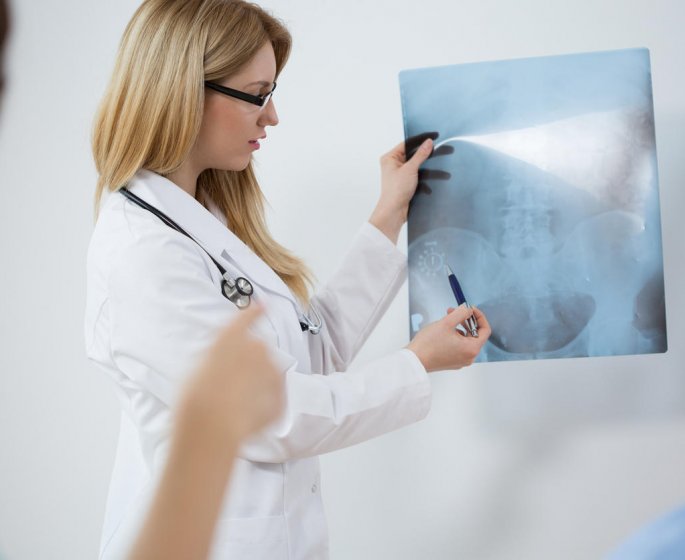 Osteoporose : le diagnostic de la demineralisation osseuse par radio