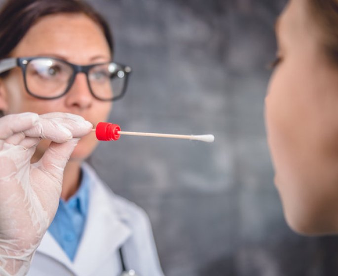 Covid-19 : le test salivaire, plus efficace que le test nasopharynge ?