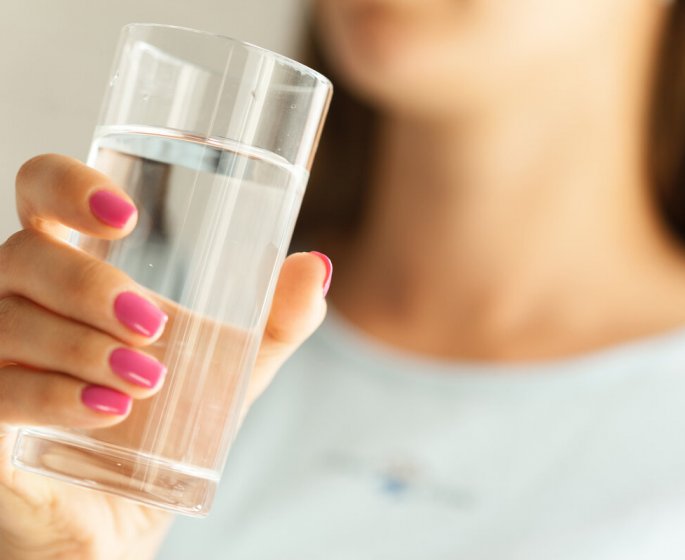 Boire beaucoup d-eau aide-t-il a perdre du poids ? 