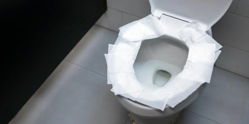 8 erreurs a ne plus faire quand vous etes aux toilettes