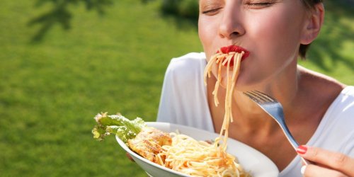 Manger en faisant du bruit donne une meilleure saveur aux aliments