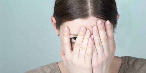 5 symptomes qui montrent que votre partenaire souffre de paranoia