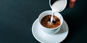 Cholesterol : 3 aliments surprenants que vous pouvez ajouter a votre cafe pour le controler