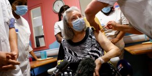 Coronavirus : qui est Mauricette, premiere vaccinee de France a 78 ans ?