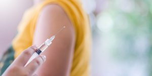 Vaccin contre la Covid-19 : l-Academie de medecine opposee a l-espacement des deux injections