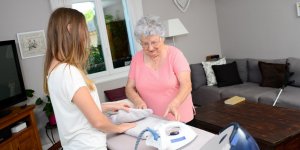 Bien vieillir chez soi : comment faire une demande d-aide a domicile ?