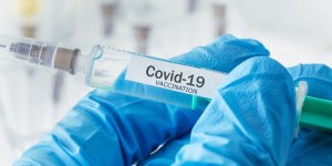  Covid-19 : le vaccin a-t-il cause un premier deces ?