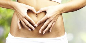 Gargouillis dans le ventre et ballonnements : un signe de grossesse ?