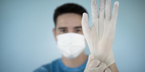 Coronavirus : porter des gants favoriserait la proliferation du virus