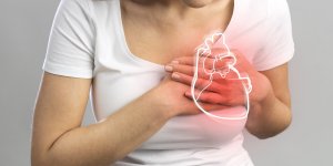 Crise cardiaque : 5 symptomes a ne pas negliger chez la femme