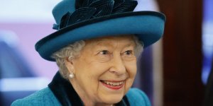 Covid-19 : Elizabeth II positive, elle souffre de symptomes legers