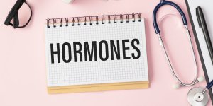 Desequilibre hormonal : 7 symptomes a surveiller chez les femmes