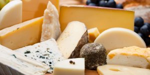 Regime : 3 types de fromages qui font grossir du ventre 